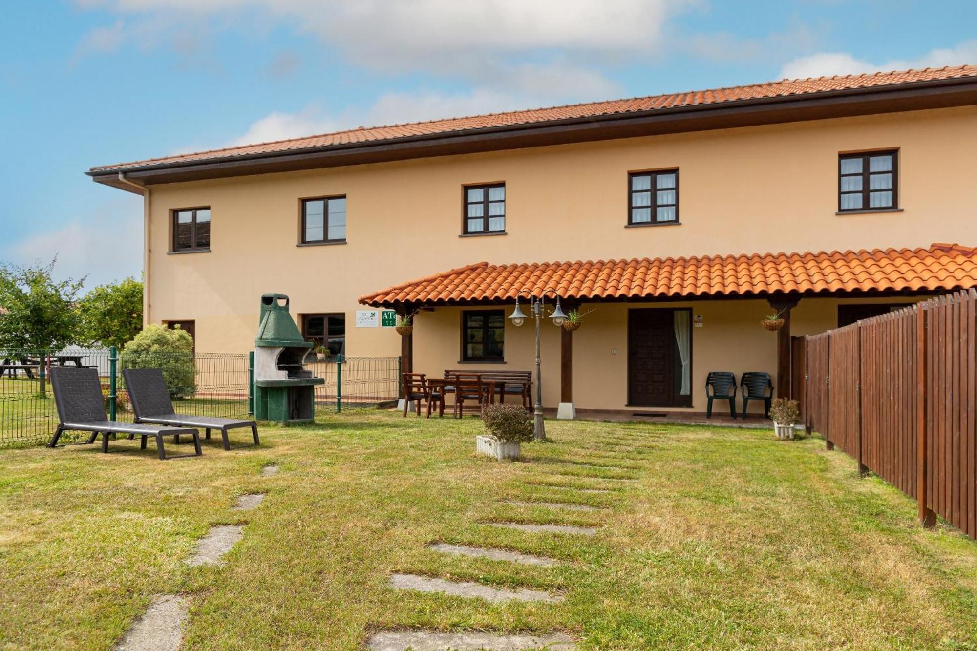 Apartamentos El Acebo Naves  Ruang foto